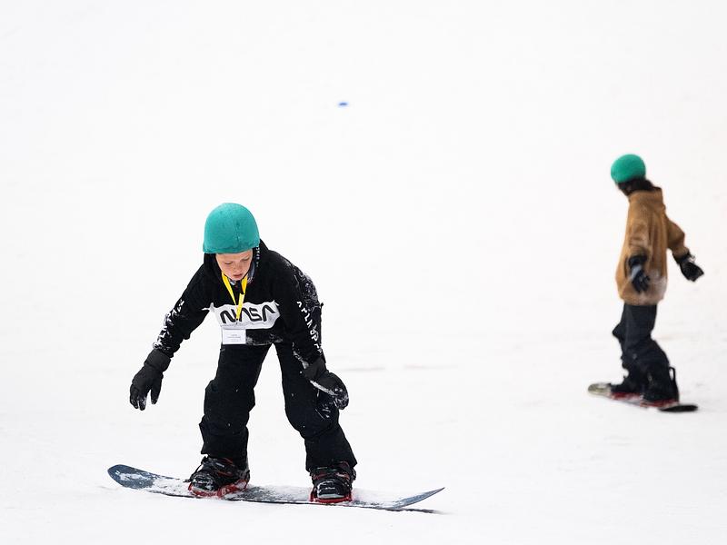 Indoor snowboard in Snow Valley
