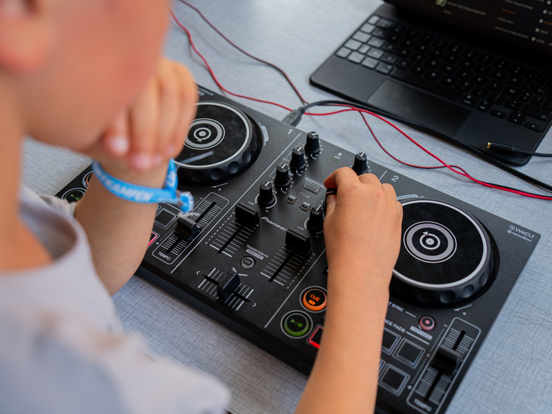 DJ & Producer 🟣
