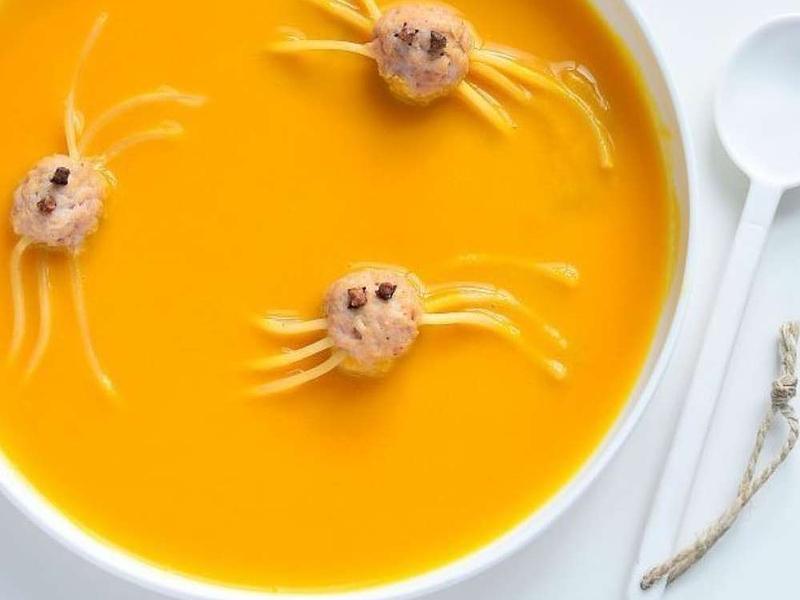 Pompoensoep met spinnen
